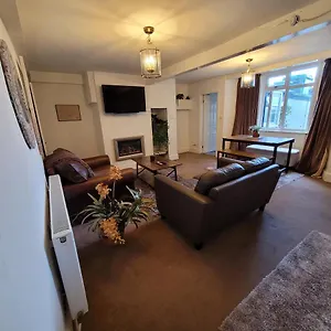 https://seaside-flat-with-fireplace-fast-wifi-free-parking.yorkshirehotels.net
