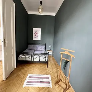 Ruhige & Grosse Altbauwohnung 7min Zum Zentrum Apartment