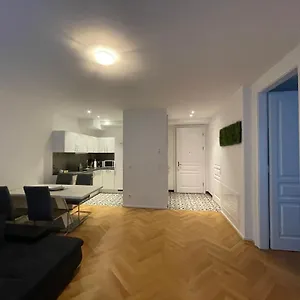 1st La Opera Suites Wenen